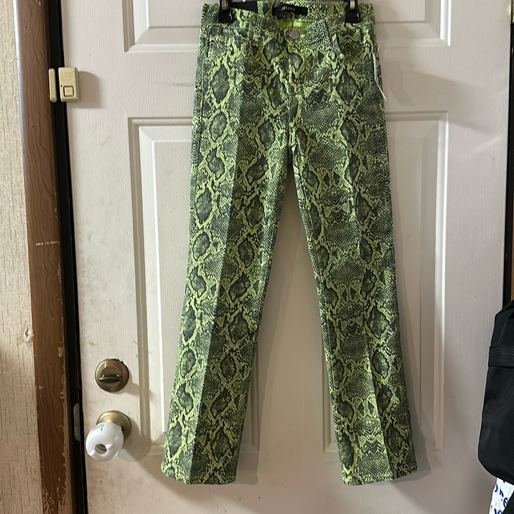 J BRAND SELENA MID RISE CROP BOOT JEAN: LIME BOA: NEW WITH TAGS: SIZE 24